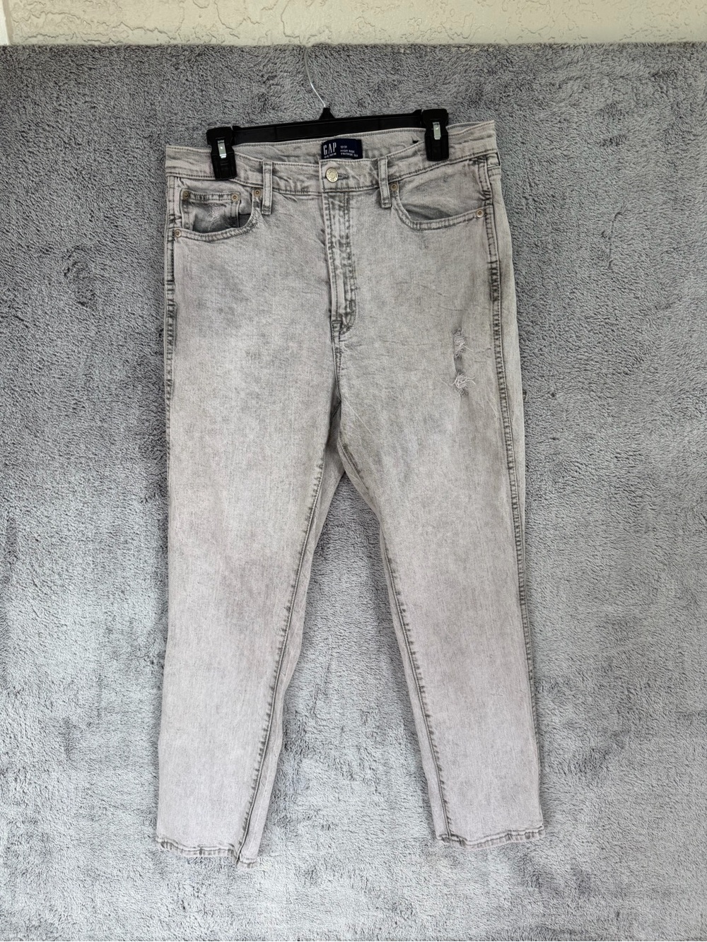 GAP women’s size 12/31 Light Gray high rise vintage slim jeans